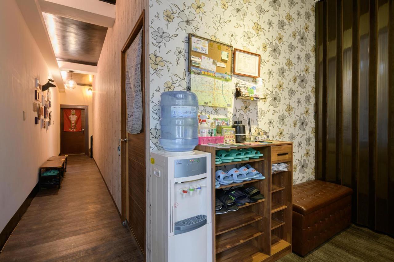 羅東夜市 小宅一生民宿 Night Market Small House Lifetime Hotel Луодонг Екстериор снимка