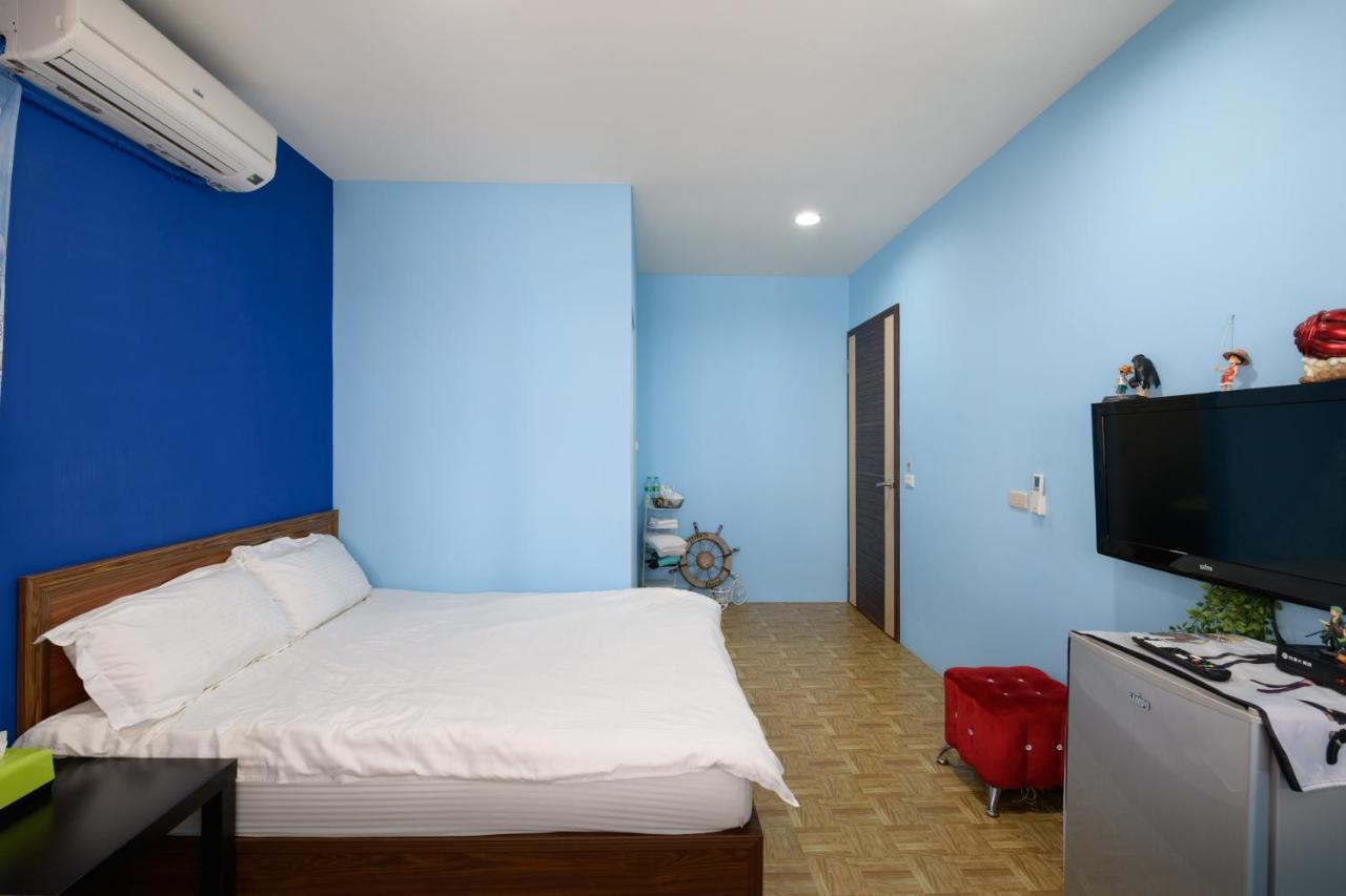羅東夜市 小宅一生民宿 Night Market Small House Lifetime Hotel Луодонг Екстериор снимка