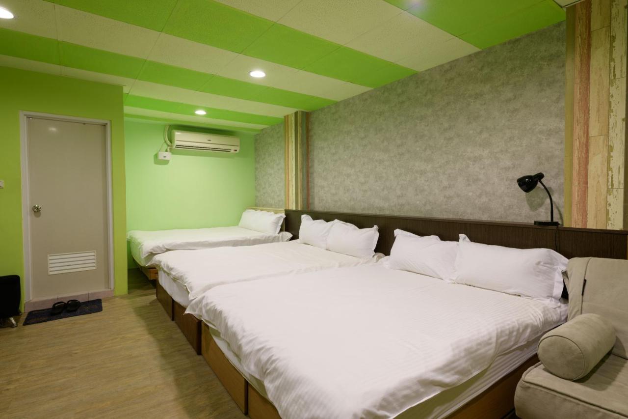 羅東夜市 小宅一生民宿 Night Market Small House Lifetime Hotel Луодонг Екстериор снимка