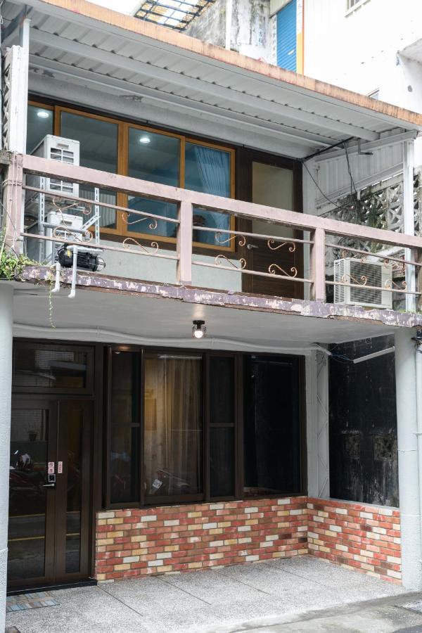 羅東夜市 小宅一生民宿 Night Market Small House Lifetime Hotel Луодонг Екстериор снимка