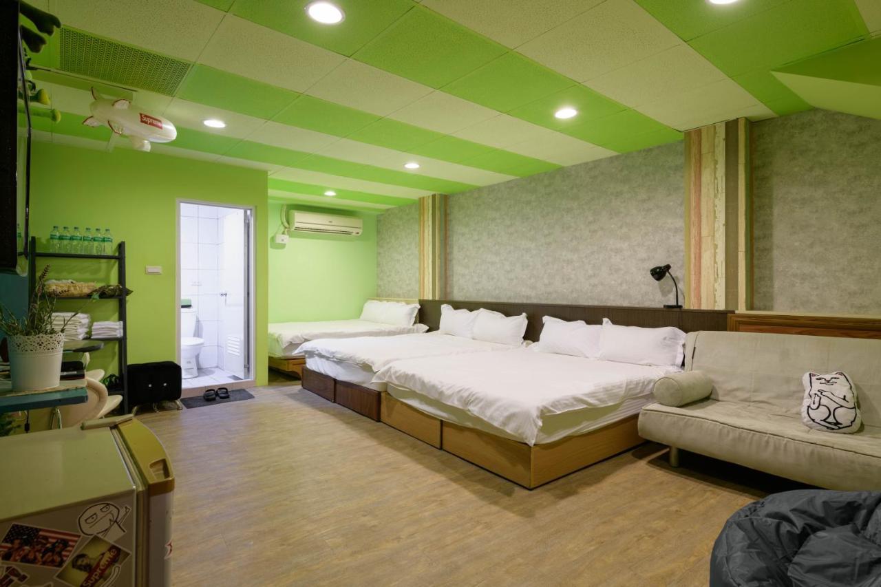 羅東夜市 小宅一生民宿 Night Market Small House Lifetime Hotel Луодонг Екстериор снимка