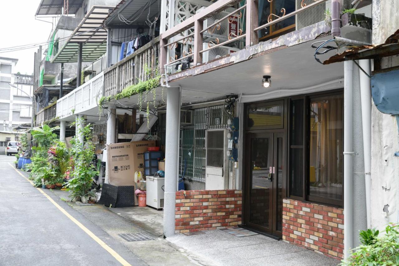 羅東夜市 小宅一生民宿 Night Market Small House Lifetime Hotel Луодонг Екстериор снимка