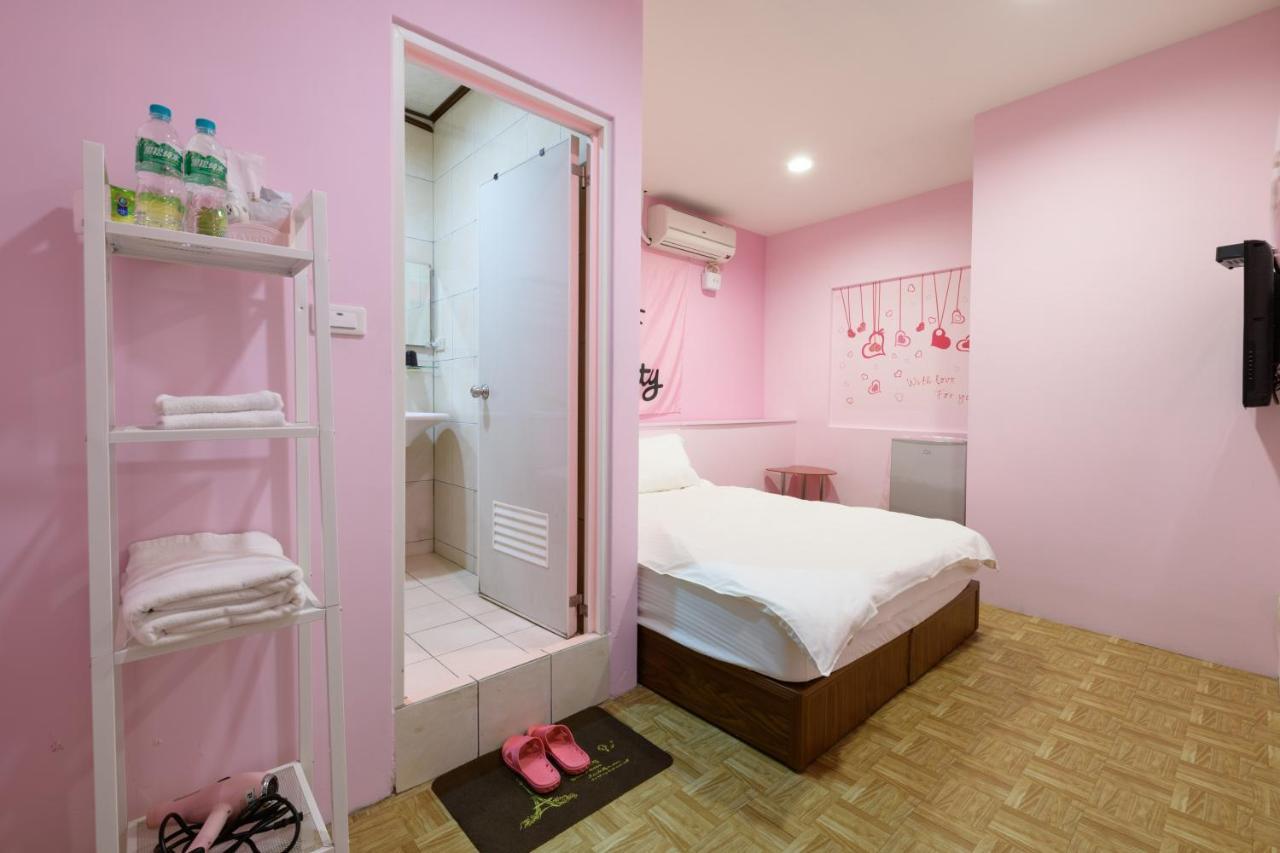 羅東夜市 小宅一生民宿 Night Market Small House Lifetime Hotel Луодонг Екстериор снимка